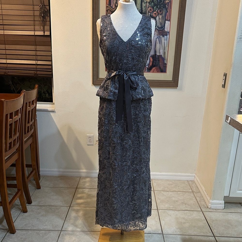 XSCAPE Elegant Silver/Gray Lace Shimmer Sleeveless Formal Gown Size 8